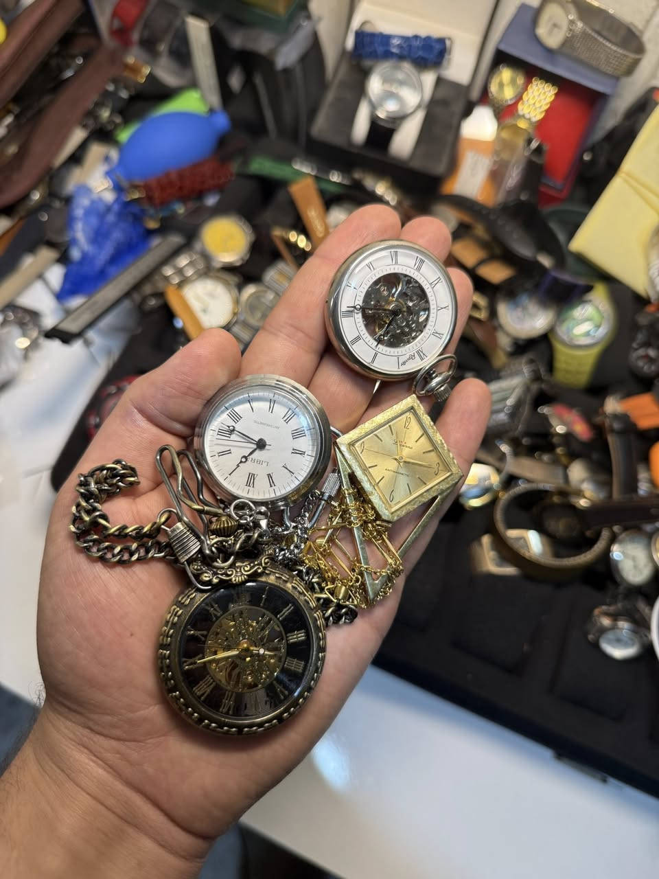 اربع ساعات جيبيه نصب
كلهم سعرهن 110 الف


**إذا كنت صاحب هذا الإعلان وتريد حذفه لأي سبب، رجاءا أرسل رسالة إلى الدعم الفني**