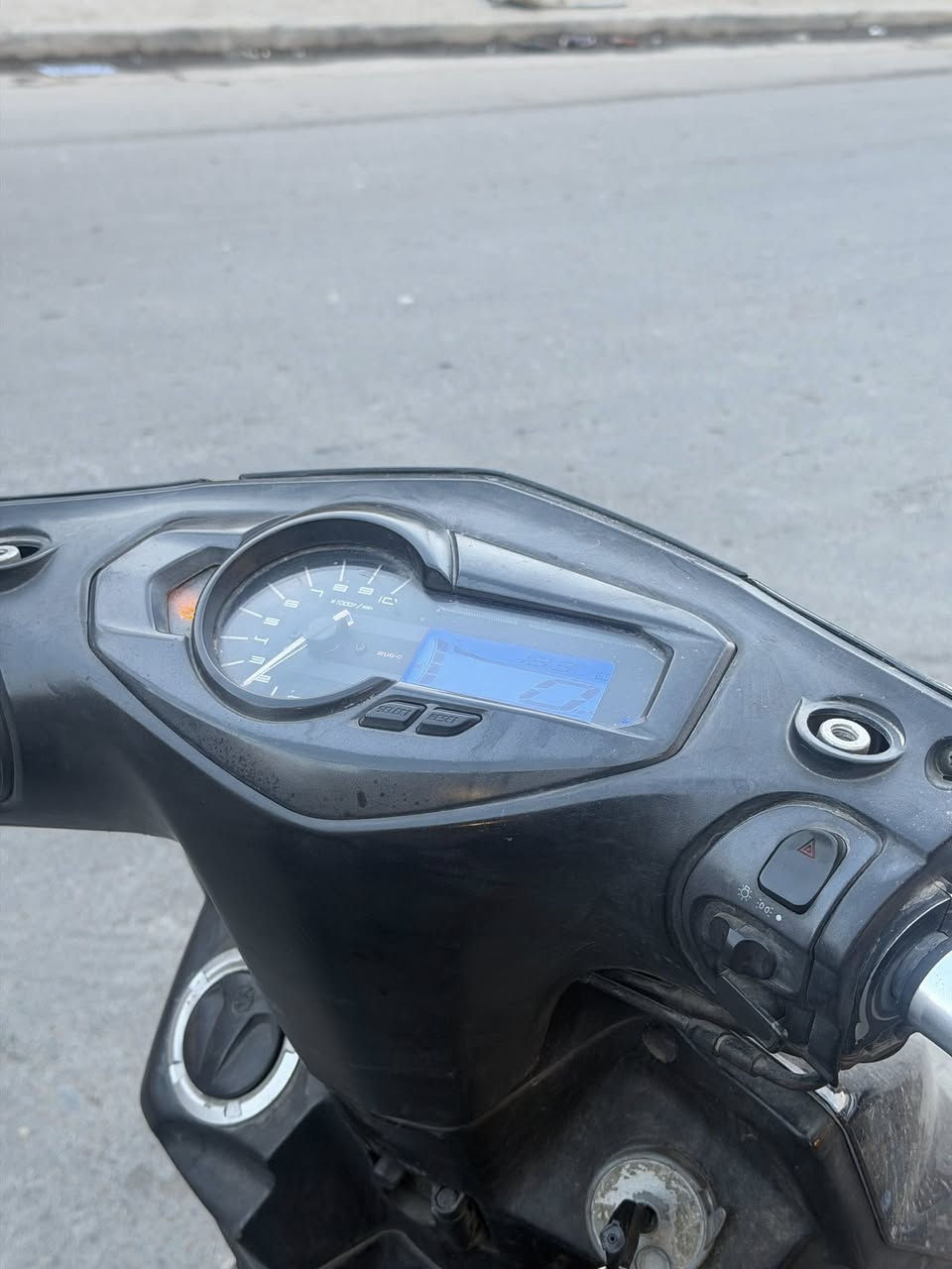 سكنس شمعه على فحص دراجه لوك تخم تاير جديد نكره دراجه بكل وكت تواصل ***********لتواصل اتصل بغداد جديده
