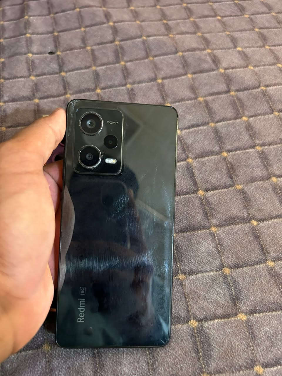 * الشاشة: 6.67 بوصة AMOLED بدقة FHD+ (2400×1080)
* معدل التحديث: 120Hz
* المعالج: MediaTek Dimensity 1080 (يدعم 5G)
* الذاكرة: 8 أو 12 جيجابايت RAM
* التخزين: 256 جيجابايت (UFS 2.2)
* الكاميرا الخلفية:
    * 200 ميجابكسل (رئيسية مع OIS)
    * 8 ميجابكسل (واسعة)
    * 2 ميجابكسل (ماكرو)
* الكاميرا الأمامية: 16 ميجابكسل
* البطارية: 5000mAh
* الشحن: 120 واط (يشحن تقريبًا بالكامل خلال أقل من 20 دقيقة)
* البصمة: جانبية في زر التشغيل
* الصوت: سماعات ستيريو مع دعم Dolby Atmos
* منفذ السماعات: 3.5 ملم
* NFC: متوفر في معظم النسخ
* الحماية: Gorilla Glass 5 مع مقاومة رذاذ الماء بمعيار IP53.   للبيع.  او ***********
