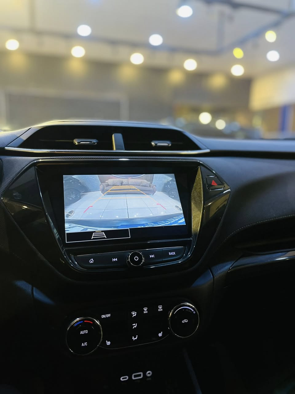 بسم الله ما شاء الله توكلنا على بركة الله.
#الحوت_لتجارة_ومزادات_السيارات 🇮🇶 

______________________________________

#اعلان_بيع_سيارة

🔷السيارة : شوفرليت ترايل بلايزر LT

🔷سنة الصنع :2023

🔷اللوحة : اربيل

🔶السعر : 165 ورقة

🔷الضرر : تبديل بابين نفس اللون مع صبغ الجاملغ الامامي اليمين. 

🔷ضرر الايرباك : بردة وكشن.

🔷رقم الشاصي : KL79MRSL7PB173727

______________________________________

🔷المواصفات:

🔹حجم المحرك 3 سلندر 1.3L توربو 

🔹عداد المسافة 8 الف ميل 

🔹رادار امامي وجانبي وخلفي

🔹تنبيه الخروج عن المسار

🔹كراسي مخمل

🔹كرسي السائق كهرباء

🔹تدفئة الكراسي الامامية

🔹اوتو ستوب

🔹دفع رباعي AWD

🔹ويل كب حجم 17 انج مع اطارات بحالة جيدة

🔹وضعيات قيادة

🔹لايتات LED بالكامل

🔹شاشه تحكم بالايعازات

🔹تحكم ستيرن جهتين

🔹بصمة ابواب وتشغيل وتشغيل عن بعد

🔹مع باقي المواصفات الاعتيادية

————————————————————————

☎️ الاتصال :

***********

***********

📍النجف الاشرف - المدينة المائية - مقابل حي الجامعة.
