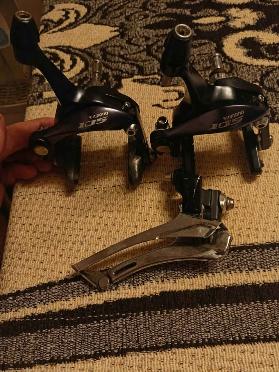 السلام عليكم ورحمة
اخوان متوفر طواكة بريكات 105 /R5700

نقال امامي 105 /R5700

السعر 80 شلع
مع مخدات شيمانو


**إذا كنت صاحب هذا الإعلان وتريد حذفه لأي سبب، رجاءا أرسل رسالة إلى الدعم الفني**