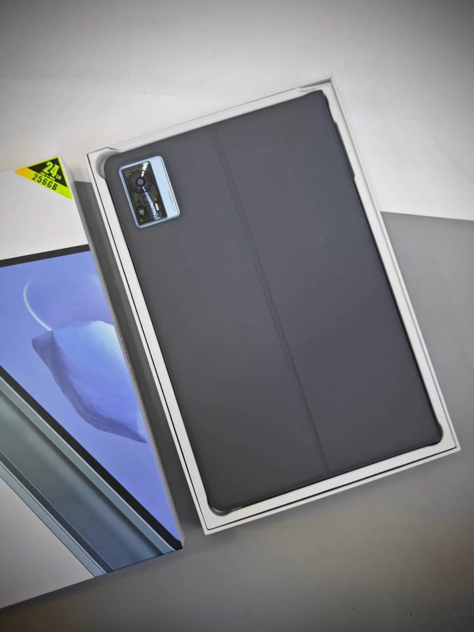 تاب اوكتيل حجم 12 إنش افضل تاب للدراسة ومشاهدة المحتوى على شاشة كبيره عالية الدقة
🔹ذاكرة داخلية 24/256 جيجا
🔹دبل  شريحة سيم كارت 4G
🔹دبل سماعة سبيكر صوت مضخم محيطي 
🔹كاميرا 16 MP
🔹بطارية 8250 ملي أمبير  شحن تايب سي 
🔹معالج ثماني النواة يونسك T606 
🔹نظام التشغيل اندرويد 14 
🔹ضمان سنة وكالة رسمية

السعر 210 الف دينار 😘

تابلت لوحي اوكتيل OT5

يوجد جملة لاصحاب المحلات 
يوجد توصيل لكافة المحافظات 

للحجز  ***********
