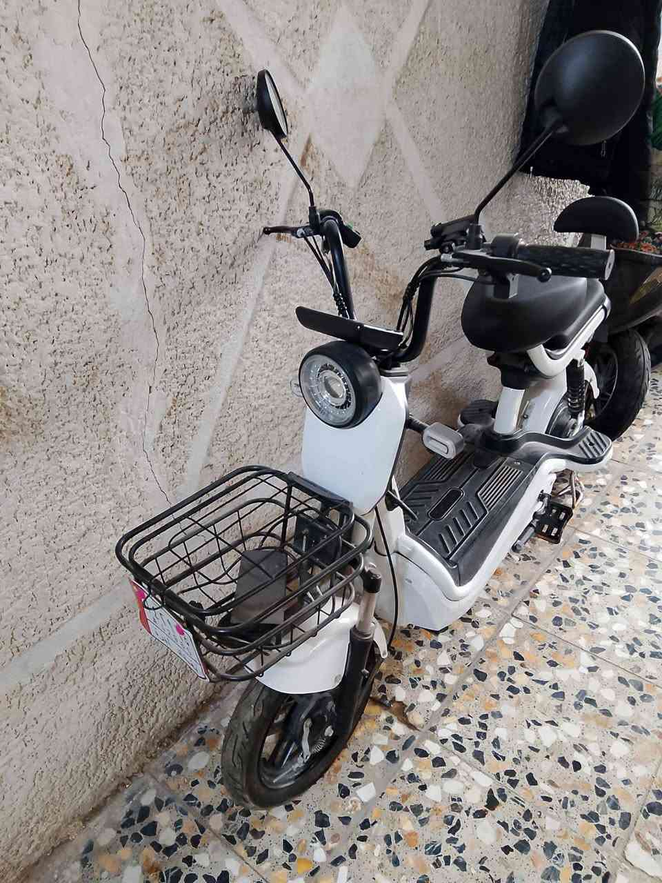 سلام عليكم
دراجه  شحن للبيع 
مكان الدورة ابودشير
رقم تواصل***********
سعر خاص
