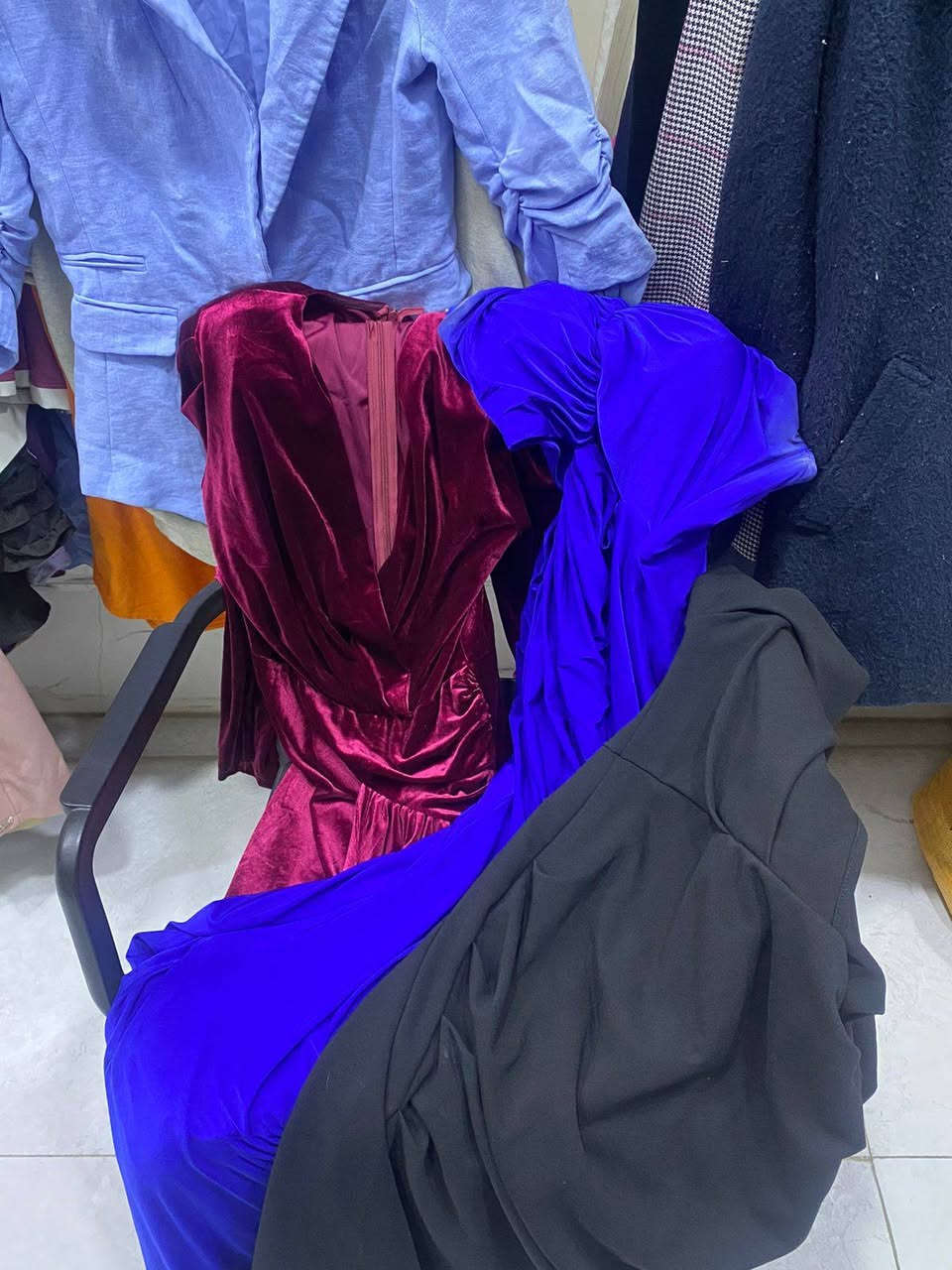 شروه محل كامل ملابس نسائيه واطفال اقل من سعر الجمله  للإستفسار اتصل عالرقم او واتساب ***********
