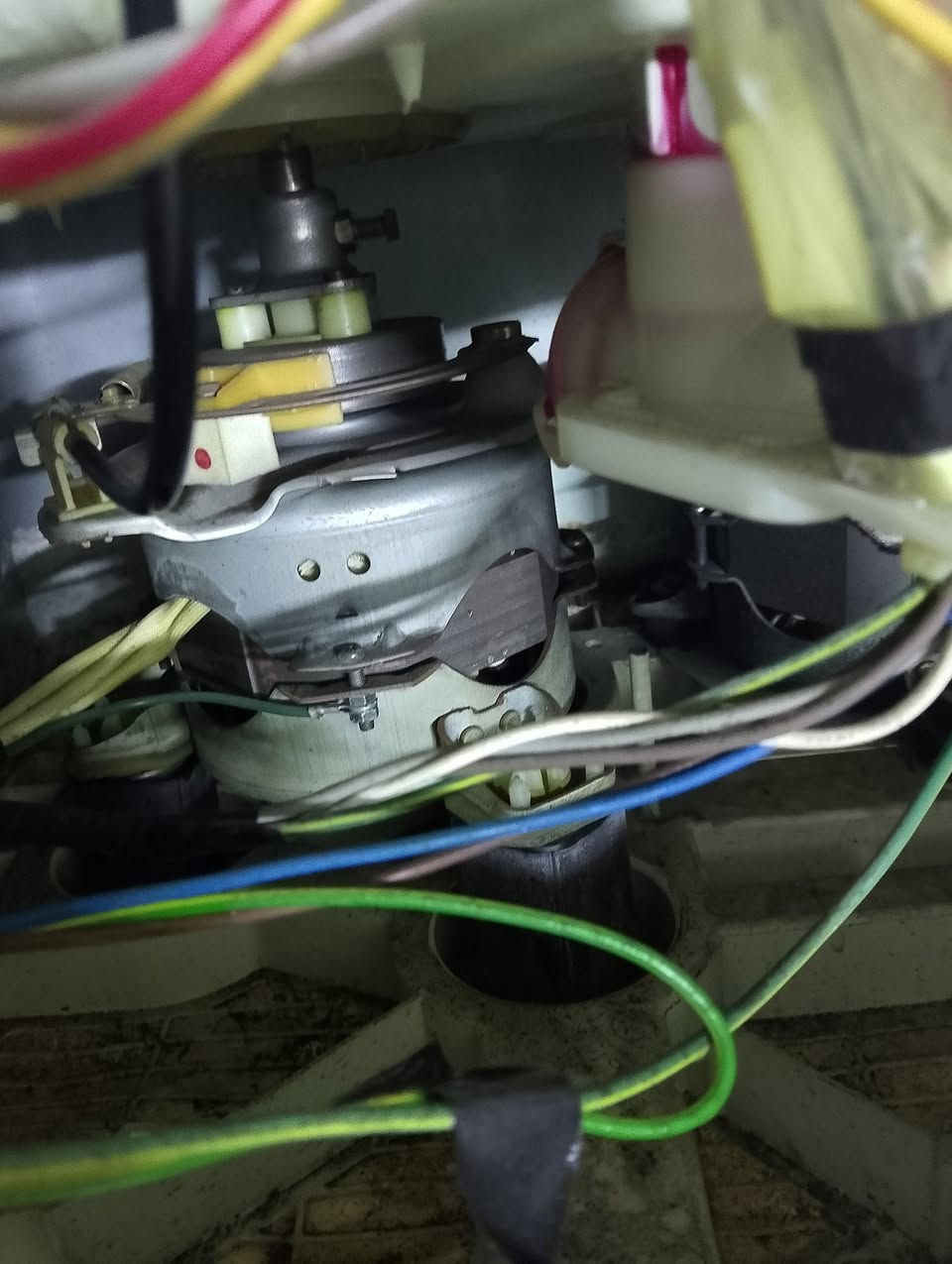 غساله هيتاشي اصلي ياباني 5كيلوات شرط نضاف فول وضع شركه مع ضمان اسبوع العنوان موصل حي  القاهره السعر 100الف ***********
