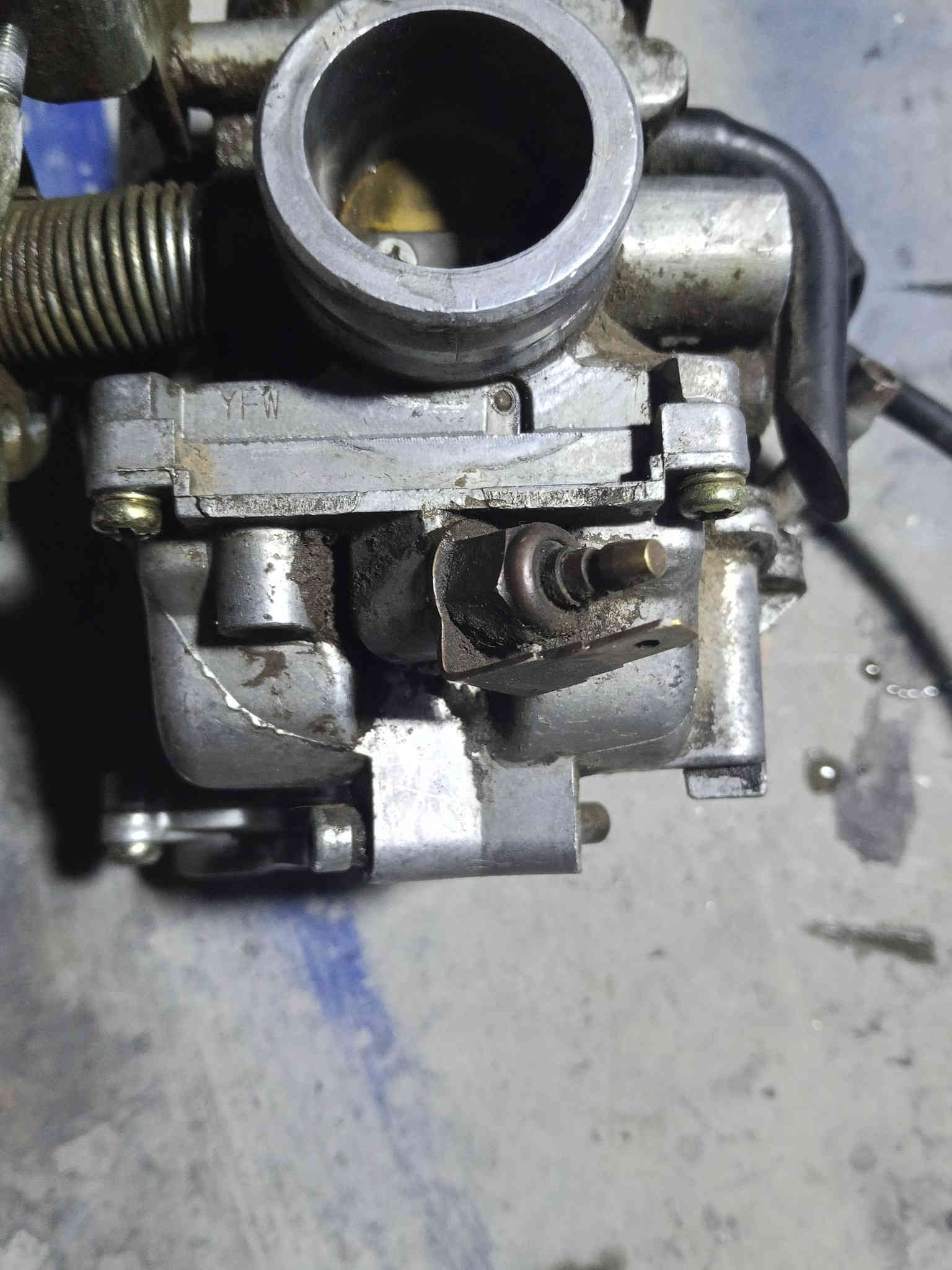 سلام عليكم غراض اصلية مكاني بغداد حي الجامعة رقم ***********
