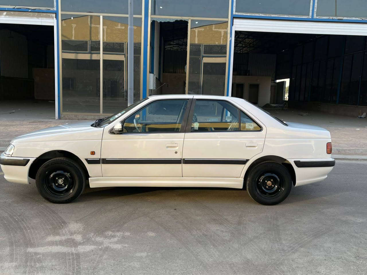 سلام عليكم ورحمة الله وبركاته اخوان بيجو بارص موديل 15 خصوصي كفالة صدر امامي اخلفي  مشط سترين جديد كير ومحرك وكلج جدد غرفتهة جديدة تخم تاير جديد صبغ ويالة حراري كهربائيات كلهة شغالة سيارة كل نقص مبيها نصبتهة تخبل مكفولة من ضربة وتبديل ولبارد فقط صبغ شي بسيط العنوان بغداد العبيدي الرقم  ‏‪***********‬‏
***********
السعر 57.  وبيها مجال شي بسيط
