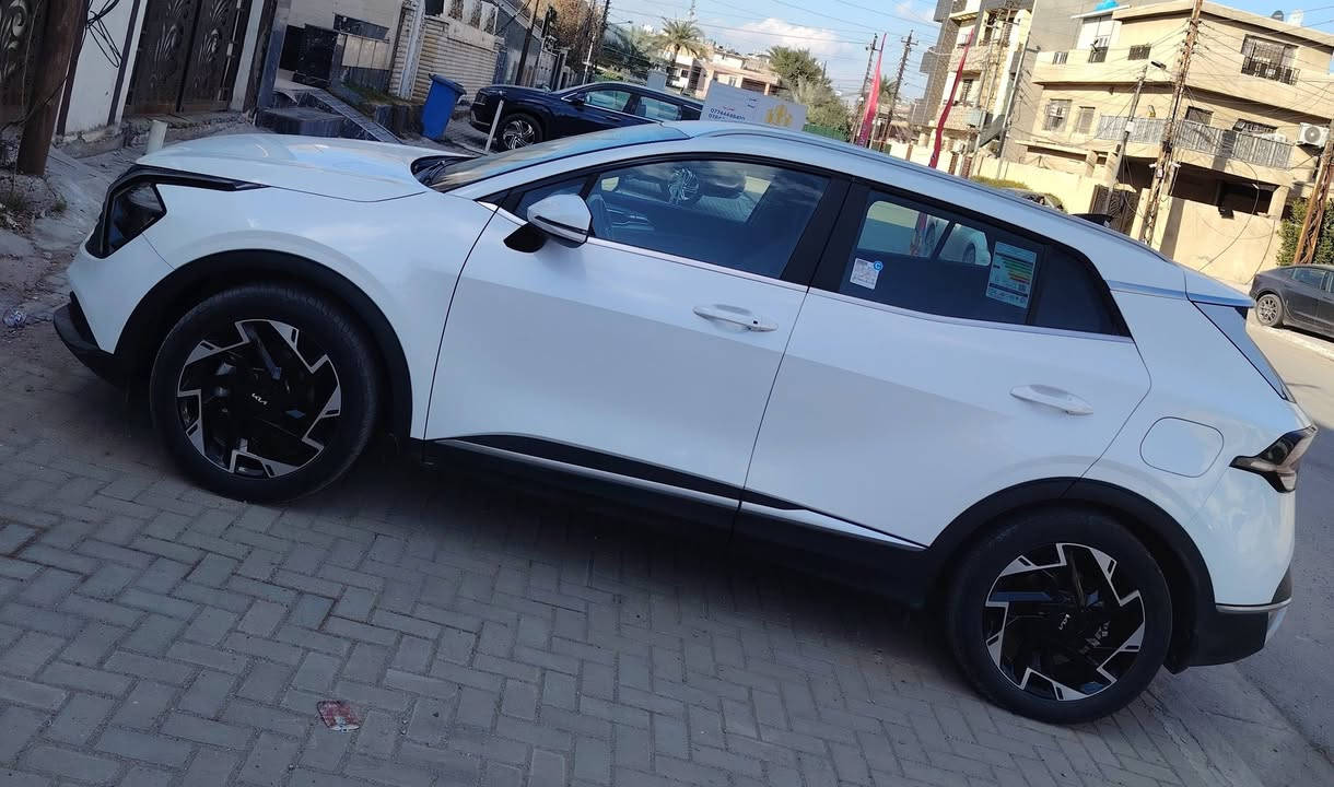 السلام عليكم سبورتج٢٥ خليجي الدولية جديدة فول قمارة حديد مكفولة حتى من الرصعة والشخط بغداد باسمي مواصفاتها كراسي كهرباء +رادار نقطة عمياء+صندوق كهرباء+بصمتين+تشغيل عن بعد+تبريد بيانو قطعتين +تدفئة بالمقاعد والستيرن+لد امامي انارة  ماشية ٩٠٠٠ كم  مكانها بغداد/السيدية سعرها ٢٤٣ ورقة  للتواصل ***********/***********
