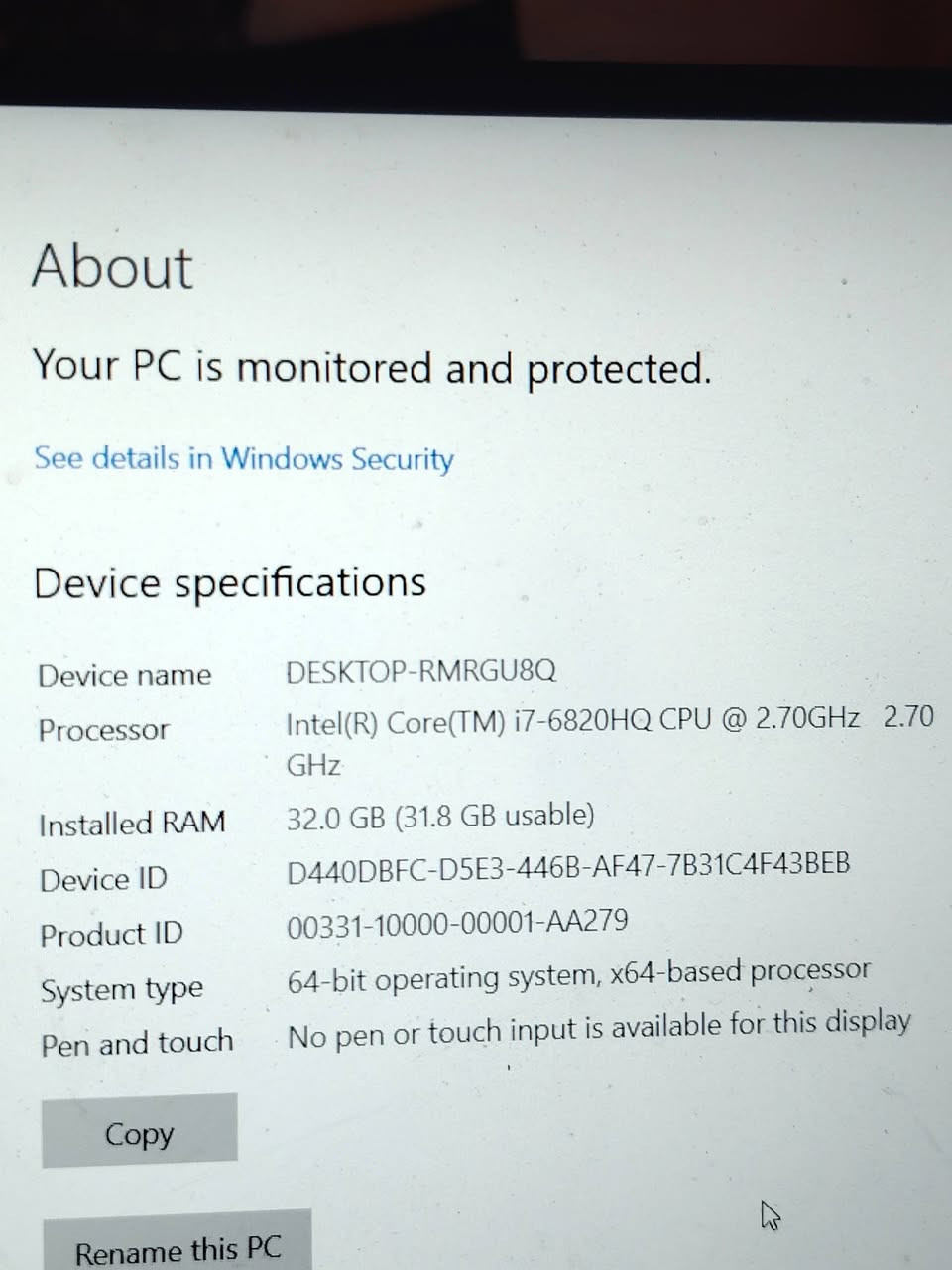 للبيع: Dell Precision 5510 Workstation (نسخة الأداء العالي للمهندسين والمبرمجين)
الجهاز نظيف جداً، استخدام مهندس مثل سيارة الدكتورة 😂😂.
وبالمواصفات التقنية الكاملة التالية:
​المعالج: Intel Core i7 (الجيل السادس فئة HQ عالية الأداء للعمل الثقيل).
​الذاكرة (RAM): 32GB (مثالية للمحاكاة، الـ Virtual Machines، والـ Rendering).
​التخزين: 512GB NVMe SSD (أعلى سرعة في نقل البيانات وإقلاع النظام).
​كارت الشاشة: Nvidia Quadro M1000M (مخصص للاستقرار مع برامج التصميم والهندسة).
​نقاط القوة وحالة الجهاز الفعلية:
​البطارية: تم استبدالها ببطارية وكالة جديدة بأعلى سعة تصنيعية متوفرة عالمياً لهذا الهيكل (97Wh - بدقة 96,991 \, mWh فعلية). البطارية تعطي كفاءة تشغيل ممتازة وتختلف تماماً عن النسخ التجارية أو السعات الصغيرة (56Wh).
​الشاحن: الشاحن الأصلي الثقيل بقوة 130W لضمان استقرار الطاقة والأداء الكامل للمعالج والكارت تحت الضغط.
​الصيانة: الجهاز نظيف من الداخل تماماً، ولم يخضع لأي عملية صيانة على البورد أو المكونات الداخلية نهائيًا (فقط تبديل البطارية المذكور أعلاه).
​السعر المطلـوب: 450,000 دينار عراقي 
للتواصل والاستفسار يرجى المراسلة على الخاص أو الاتصال: ***********
