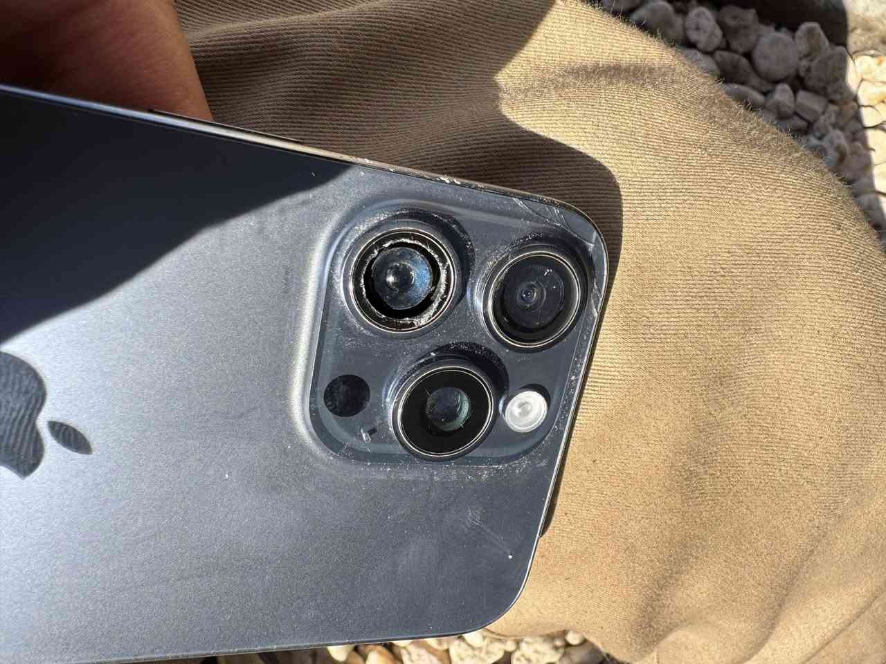 15 ابرو ماكس
ماستر شرق اوسط
بس الضهر موضح بالصوره 
فطر في الاعلى + عدسه كامره مكسوره 
256
🔋75🔋
السعر 900 
بيع او امراوس


**إذا كنت صاحب هذا الإعلان وتريد حذفه لأي سبب، رجاءا أرسل رسالة إلى الدعم الفني**