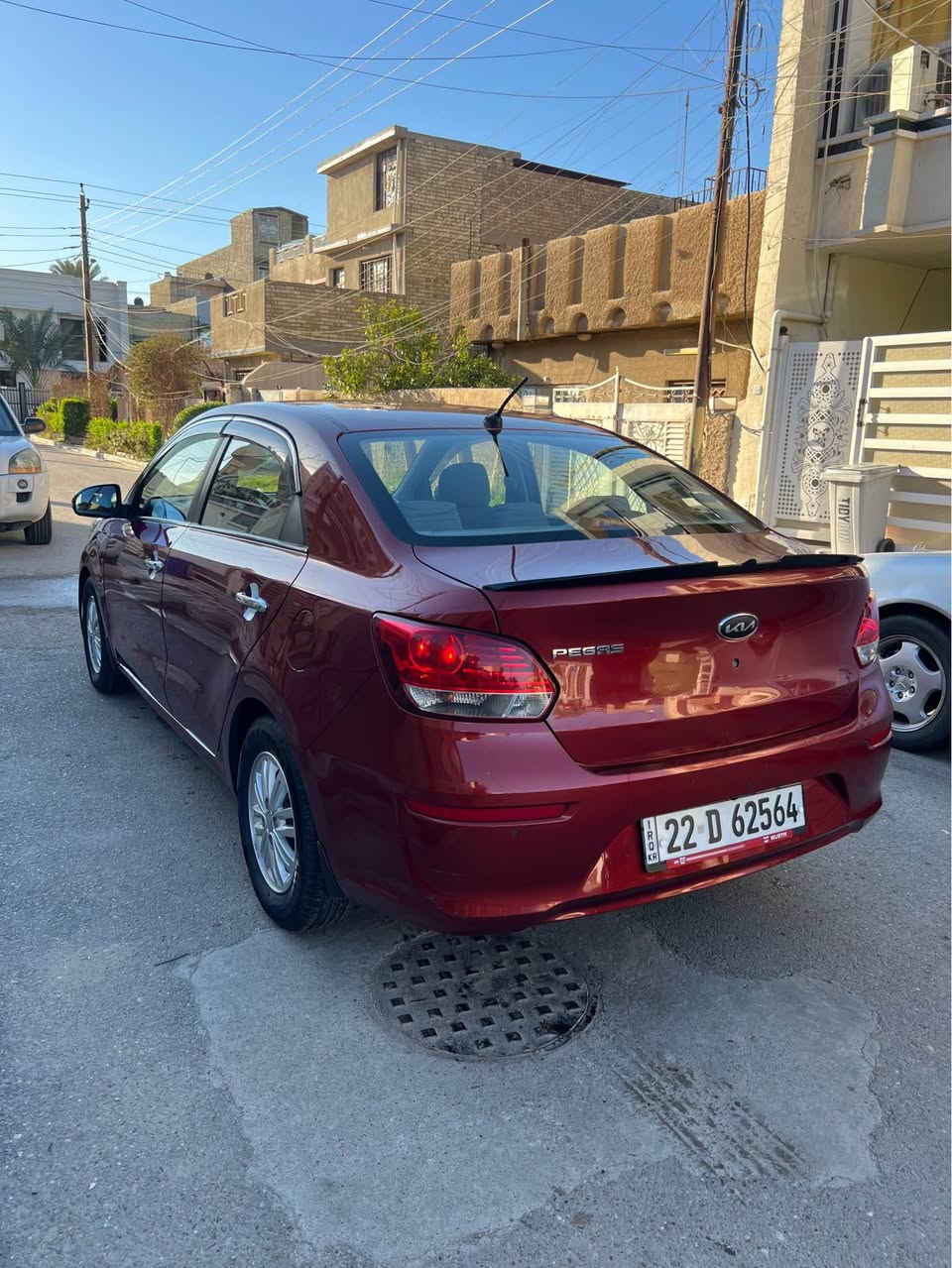 كيا بيجاس موديل ٢٠٢٠
محرك ١٤٠٠ كير اوتو 
تحكم ستيرن - حساس خلفي - كاميرا - شاشه اندرويد - لايت + كشاف زينون عدسه - ويل كب 
السياره رقم اربيل شرط التحويل 
ماشيه ٩٦ الف كيلو حقيقي 
بيها صبغ جاملغ خلفي يمين وبارد بحافة الجنطه
مكانها الغزاليه 
*********** // *********** 
السعر ١٠٣ وبي مجال بسيط بغداد, العراق
