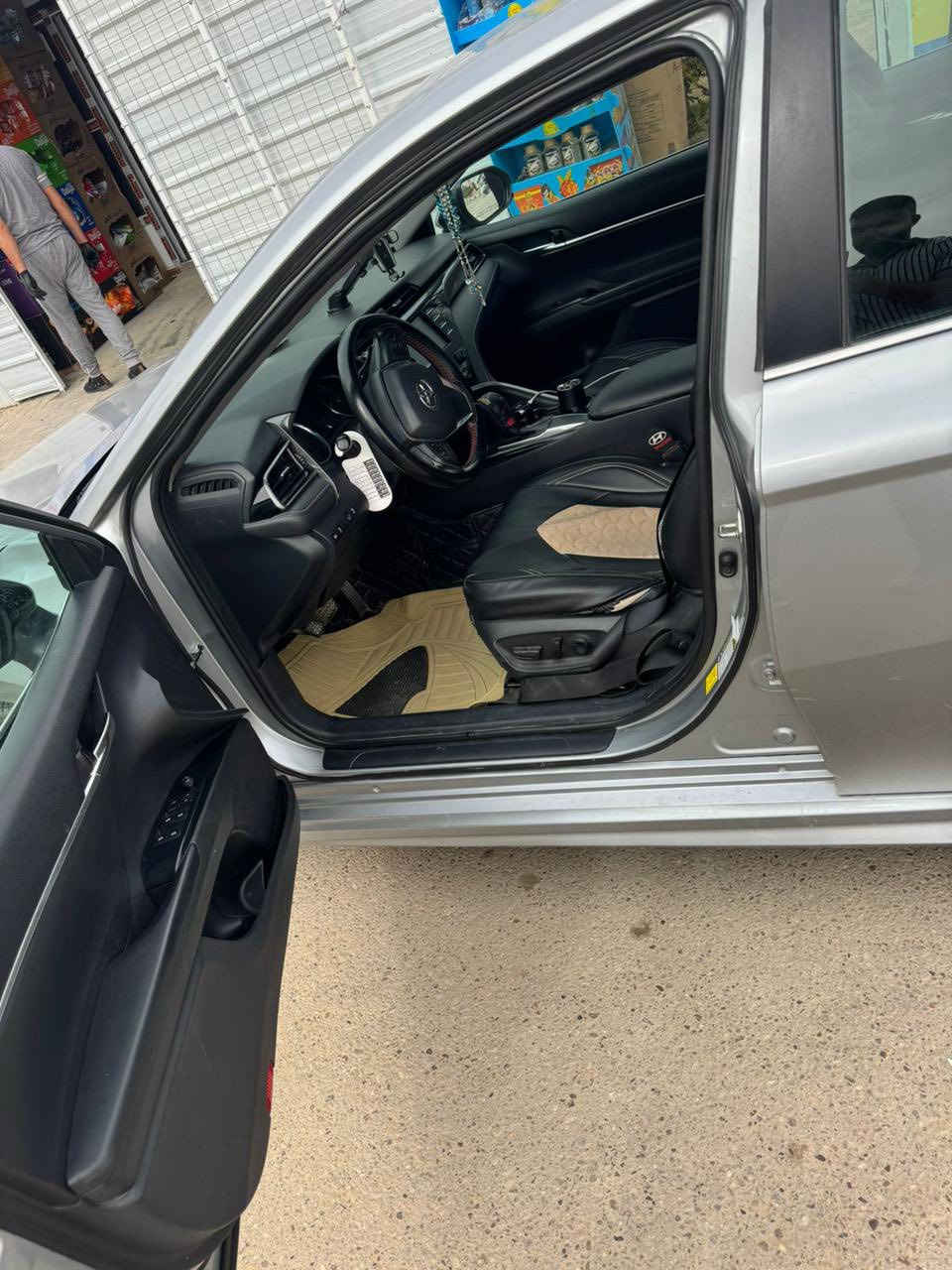 كامري 2020امريكي
ضرر بنيد وربع الجاملغ 
seماشيا 190
رقم بغداد تحويل مباشر، 
السعر، 165
العنوان الانبار حديثه 
للستفسار  ***********
