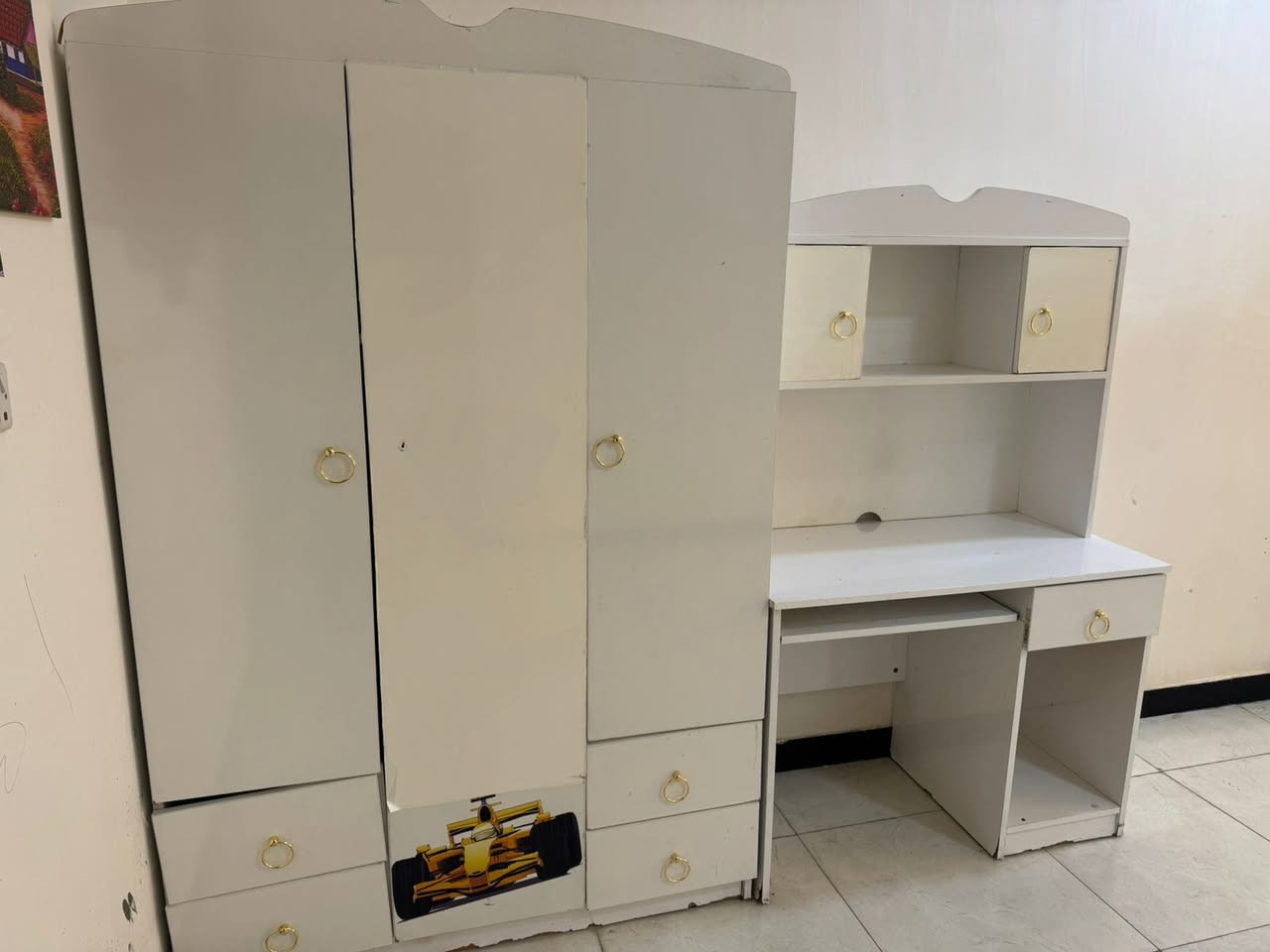 السلام عليكم اثاث بيت للبيع "مستعمل بحالة جيد جدا"

غرفة نوم بسعر مليون ونصف قفل قفل

غرفة نوم اطفال ب 200 الف 

كاونتر مع ملاحق وسنك ب 250 

ثلاجة سونك حالة ممتازة ب 350 الف قفل 

مبردات "alone" استخدام سنة واحدة فقط السعر 175 بيها مجال

المبردة الثانية  : 100 الف قفل 

للتواصل بيع كلها سوية

او للبيع متفرقة براحتكم 

***********
