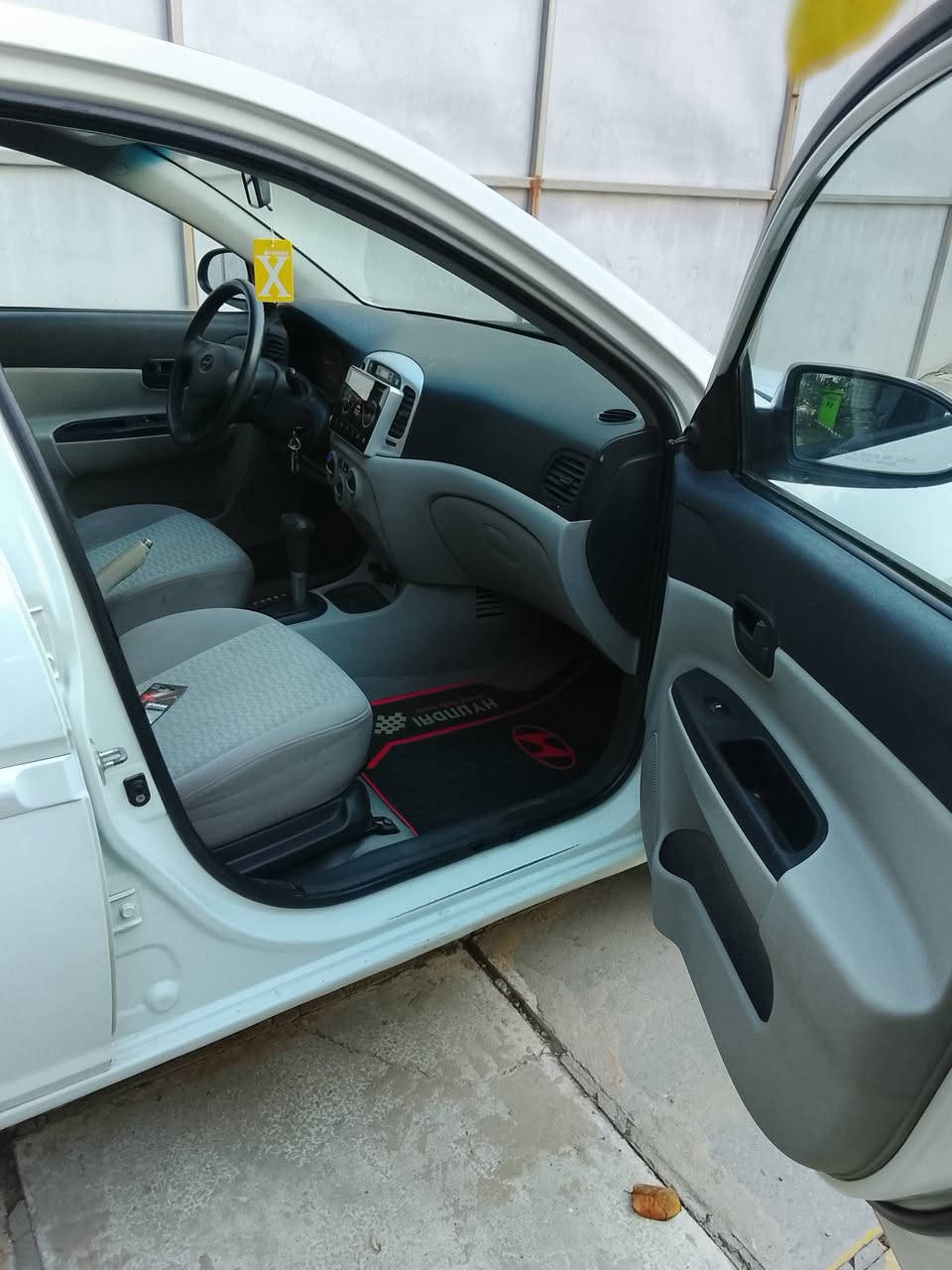 اكسنت خليجي 2008السياره مكفوله بدون حادث محرك كير مكفول تخم تاير جديد صدر امامي خلفي جديد  السعر 87.      بغداد الزعفرانية    ***********
