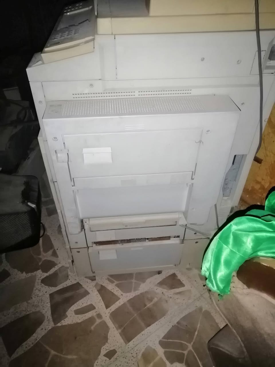 للبيع ماكينة تصوير Ricoh أصلية
ماكينة تصوير بحالة جيدة، مناسبة للمكاتب، المدارس، والمراكز الخدمية.
تدعم أحجام الورق A3 / A4 مع عدة أدراج للورق لسهولة وسرعة العمل.
عملية واعتمادية، وتتحمل ضغط الشغل اليومي.
المواصفات:
ماركة: Ricoh
تصوير أبيض وأسود
أحجام الورق: A3 – A4
عدة أدراج للورق
سهلة الاستخدام والصيانة
📍 الحالة: مستعملة ونظيفة
💰 السعر: 250 وبيها مجال 
📞 للاستفسار: ***********
