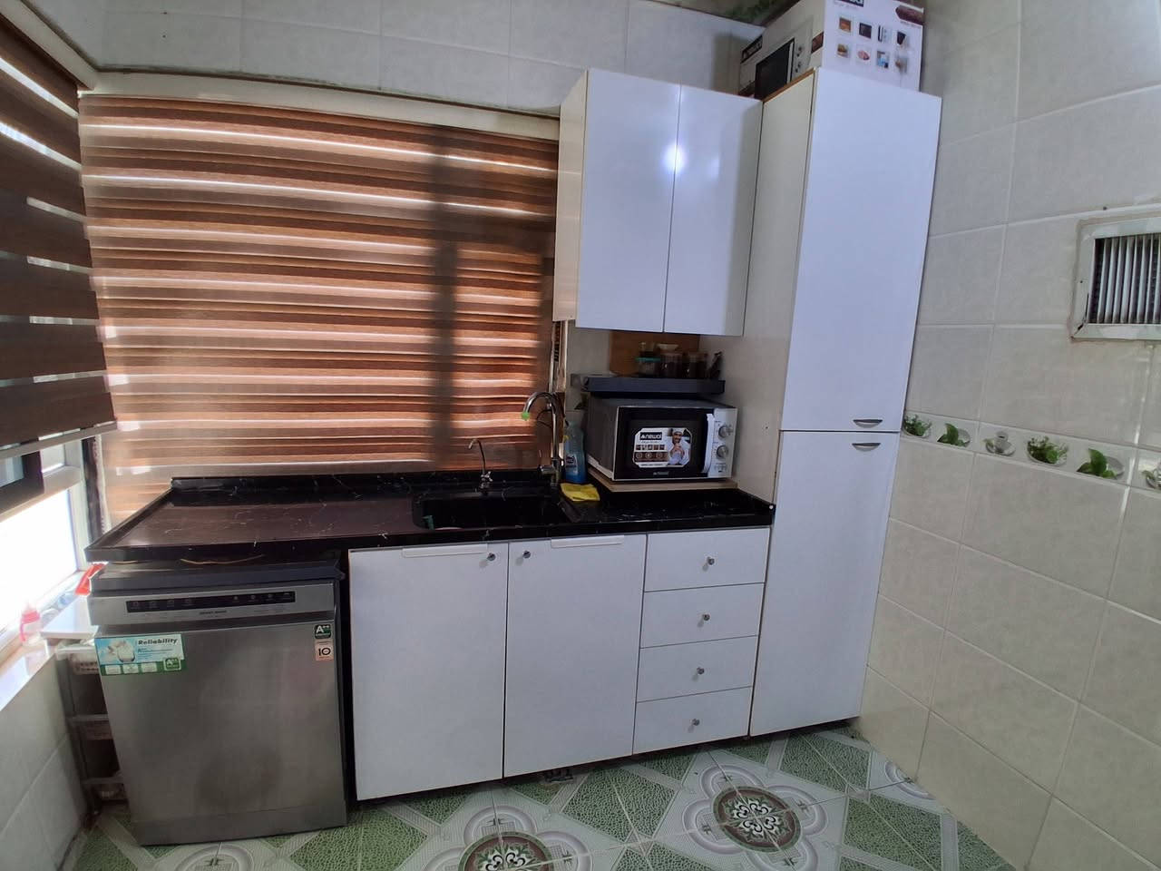 مطبخ مع مرمر للبيع 
 اربيل


**إذا كنت صاحب هذا الإعلان وتريد حذفه لأي سبب، رجاءا أرسل رسالة إلى الدعم الفني**
