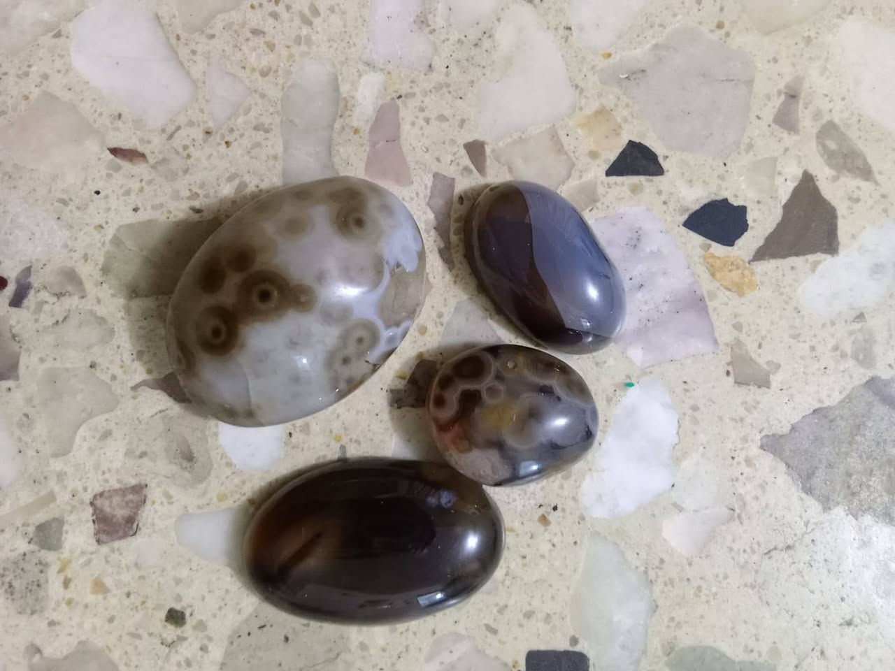 حجرات كلش حلوات ثنين نواعم وثنين كبار شويه مصورات عقيق وسليمانيات عيون بيهن راقيات ابيع جوه سعرهن اربع قطعه 12 الف


**إذا كنت صاحب هذا الإعلان وتريد حذفه لأي سبب، رجاءا أرسل رسالة إلى الدعم الفني**