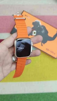 الساعة 8 الترا هي ساعة ذكية تتميز بتصميمها الأنيق والمتين، وتأتي مع ال...