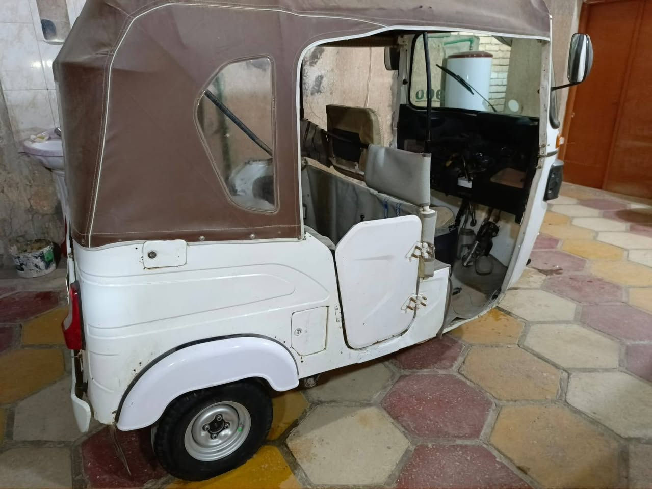 تكتك باجاج مديل21  مفتوحه غراض شركه شررط  بيها عربانه مال مضلع راعيها يمي بناصريه تحويلها بناصريه 
***********
