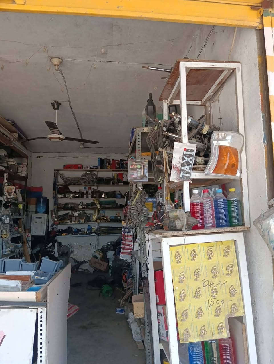 اللبيع محل كامل ادواد سيارات صيني وليراني سعر 1500 تجي كبل تفتح وتشتقل بي علبابلا مكان الزعفراني اني المحل بعيد عليه وكاعد اتعب من اروحه وجيه ولله يجار المحل ١٥٠ هاتف ***********
