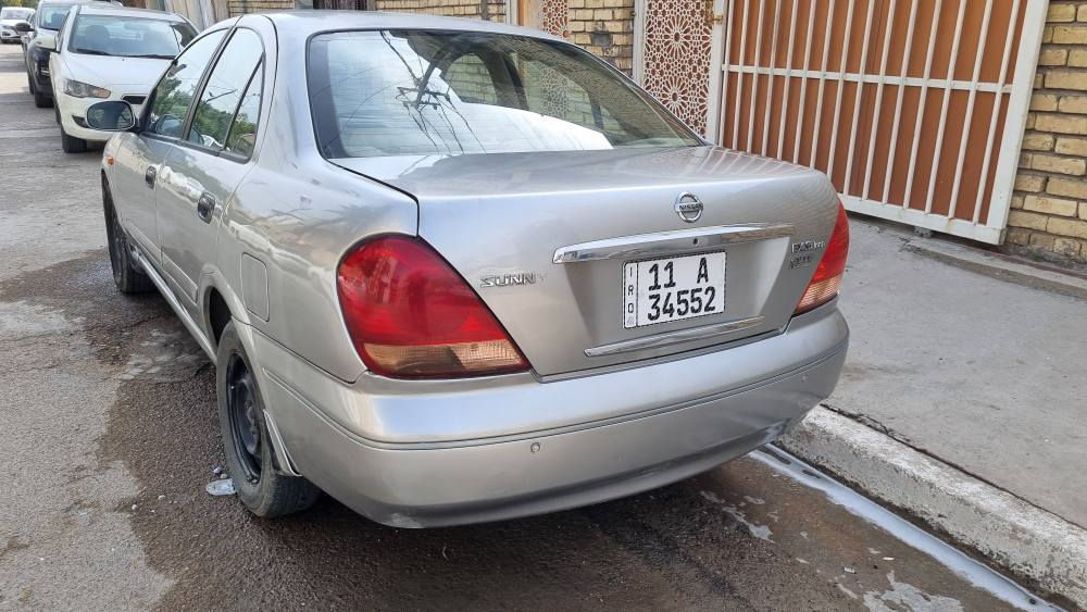السلام عليكم 
نيسان صني ياباني كير محرك تدفئة وتبريد بحالة ممتازة السيارة مصبوغة حزام اثر جراد بيها ضربة بالجاملغ الخلفي الايسر كشانات والارضية جلد مكاني بغداد الاعلام 
هاتف *********** السعر ٨٥ وبيها مجال بغداد, العراق
