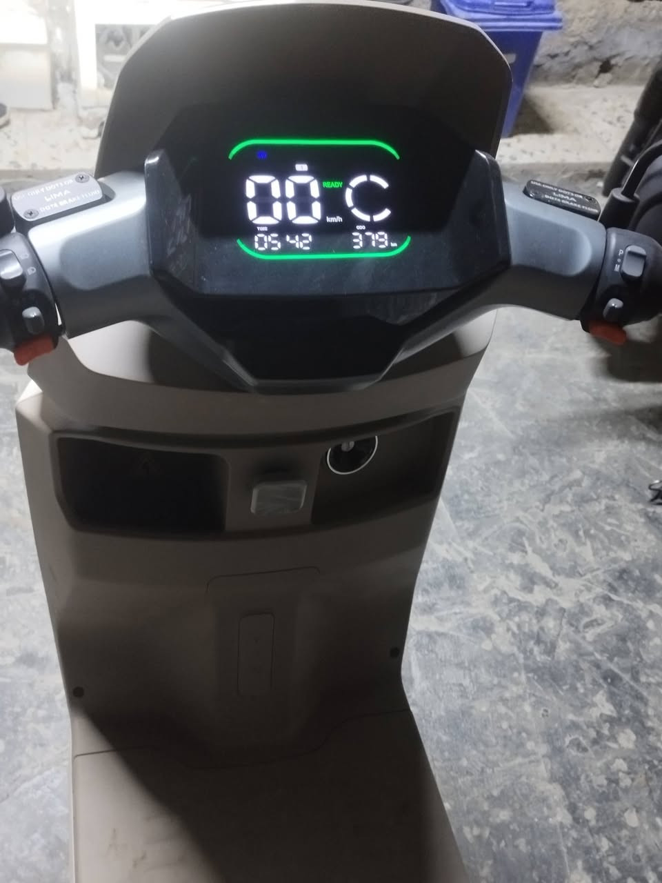 ليمة بوضع لشركة
خذتهة يوم ٢ شهر رمضان 

ضمان سنتين من معرض يوسف جويه 

٦بطاريات مسطرة يعني لشحنة لوحدة ٧٠ ك م  

نوع ليمة كاديلاك ٩ 

كريمي مميز 

نضافة ١٠٠ 

شراي خابرني 

وتدلل***********
