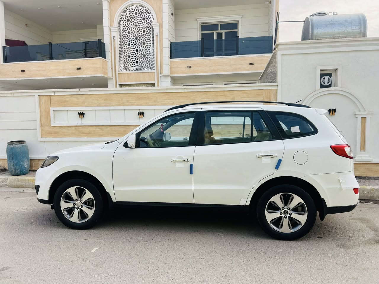 سلام عليكم ورحمة الله وبركاته سنتافي البيع موديل 2012 مكفوله كفاله عامه ٦سلندر تخم تاير صدر جديد سياره مكفول من اي شي السعر 165. وبها مجال الرقم صاحب سيارة 🚘 ***********
