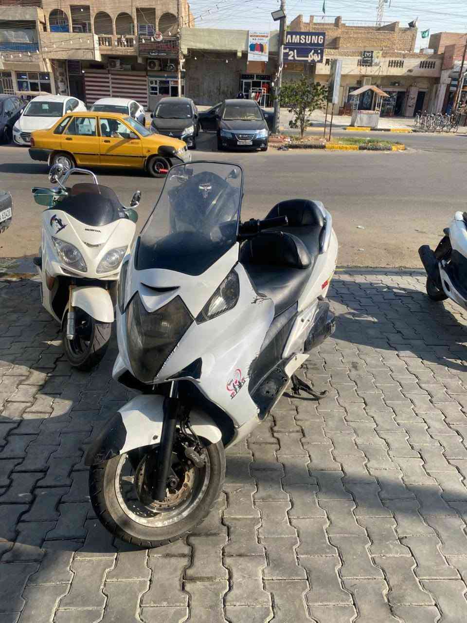 سلفر ونج قديم 400
كير ومكينه وضفيره كفاله عامه
كفرات 60%
تايرات جدد
بجم اسود ومغلف ابيض
***********
اوراق منفيس ومكاتبه
المكان بغداد الحسينيه الراشديه
السعر 1300  وبيهه مجال
