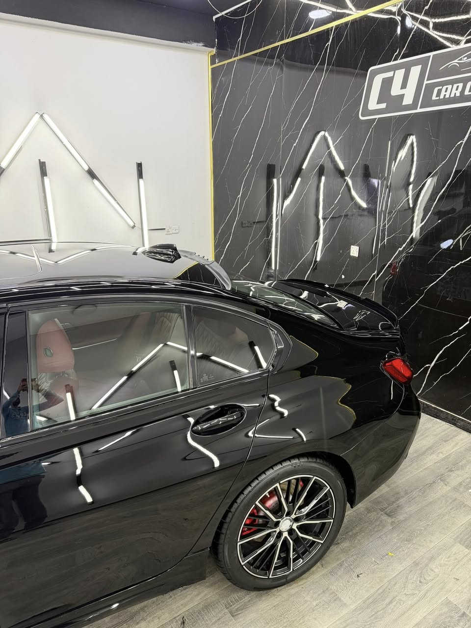 بسم الله الرحمن الرحيم 
سيارتي الجميله للبيع فقط bmw 2021 
رقم اربيل 

مواصفات / 

فول 1/1 للاخير افول شي 

داخل باحمر 
داتا شو 
5 كامرات + رادار امامي + رادارات جانبيه 
تدفئه كشنات 
خزن ميوري 
شاشه دجتل 
فول للعين 
ماشيه 60 الف بدون ايرباك بدون ايرباك 
بدون نقص برغي واحد كامله للاخير 
حادث / جاملغ وباب + باب خلفي كلير فقط بدون معجون بدون شواصي بدون لغد كفاله 
للاستفسار *********** اتصل 
سعر 239 وبيها مجالل بسيط 
مكاني حي البنوك او القاهره
