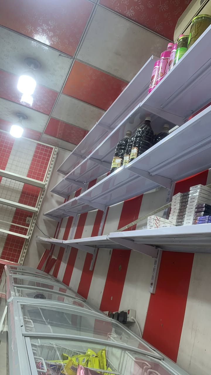 غراض اسواق رفوف والعوارض وسلات جبس وكرسي والميز عنوان بغداد الجديده رقم ***********
