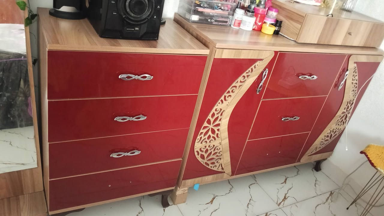 للبيع كنتور بابين ١٢٥
 بوفيه بابين صاج مو سوكي 
ميز مرايه ميز جرارات تركي  وجربايه خشب تسكام مع تاج تركي  
مرايه عاموديه


**إذا كنت صاحب هذا الإعلان وتريد حذفه لأي سبب، رجاءا أرسل رسالة إلى الدعم الفني**