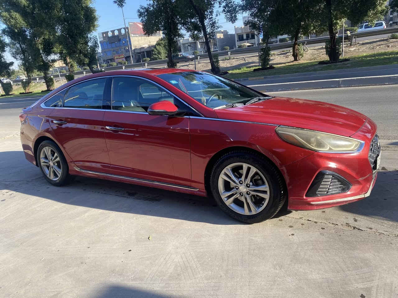 السلام عليكم
للبيع فقط بدون مراوس 
سوناتا وارد امريكي موديل sport   2018 
كلين بدون حادث 
فقط دعاميه اماميه صبغ 
و طاك ايرباك البردة جهة السايق 
بدون شاصي بدون لغود 
رقم بغداد بإسمي التحويل مباشر
محرك 2400 GDI 
ويل كب و الويل حجم 18 
السيارة ماشية 72 الف 
المواصفات :  
بصمة تشغيل 
فول تحكمات بالستيرن 
مثلت سرعة 
حساس الاطارات 
شاشة ابل كاربلي
تدفئة و تبريد بيانو
صندوك ذكي يفتح عند الاقتراب 
بصمة بالابواب الامامية
بصمة فتح الصندوك
اشاير بالمري الجانبية
كشنات جلد
كشنات اماميه تدفئه 
كرسي السائق كهرباء
فتحة سقف  
ثلاثة انظمة قيادة 
comfort
sport 
echo 
منفذ AUX
مانع انزلاق ABS 
دبل كزوز
ستيرن حرف D السبورت
يدات ابواب نيكل
سنتر لوك للتحكم بالمري الجانبية و قفل الابواب و قفل الجامات للاطفال
الجامات الامامية تنزيل و تصعيد اوتو
منافذ شحن USP 
منفذ شحن USP للكشنات الخلفية 
الهاند بريك يم الرجل 
نقطة عمياء
حساسات جانبية ويه الاشارة 
حساسات بالكاميرا الخلفية 
كاميرا خلفية دوارة


**إذا كنت صاحب هذا الإعلان وتريد حذفه لأي سبب، رجاءا أرسل رسالة إلى الدعم الفني**