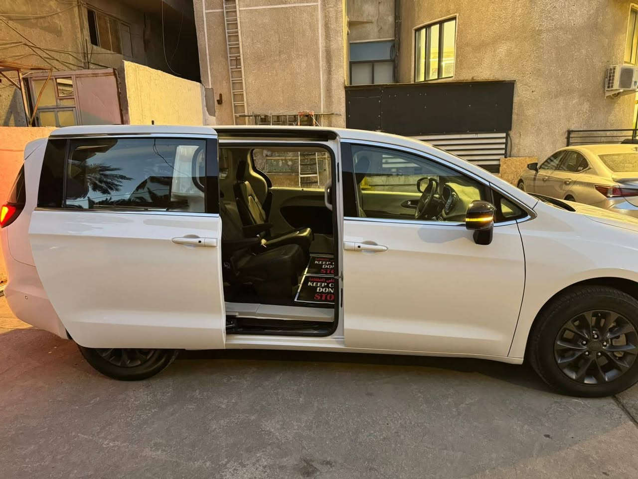 باسفيكا اجره موديل 2024 صار شهر من ترقمت ماشيه 10 الف حادث خفيف دوشمه عامه يم ارشد سياره جديده بمعنه لكلمه فوووول عده لفتحه *********** رقم شمالي
