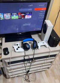 اكس بوكس سيريس s  ذاكرة 512نضيف جدا ما مفتوح بيه جوستك  2  وسماعه وups...