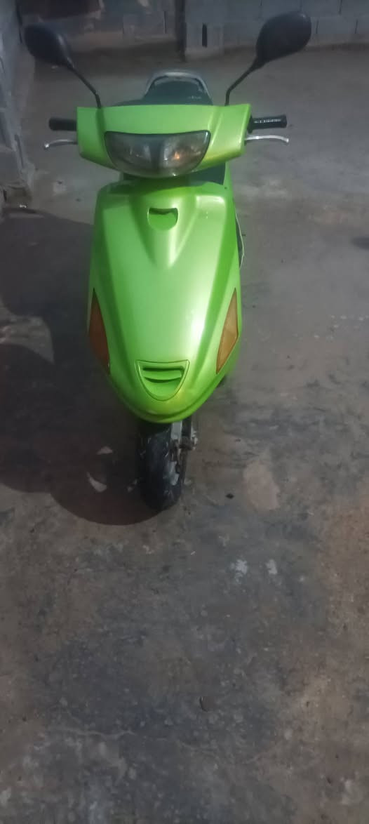 دراجه فراشه نثيه للبيع دراجه مكفوله كفاله عامه برغي ما مفتوح تجيب فيتر وياك ودراجه خير من الله سعر 400وبيهه مجال حك جيه للستفسار *********** الي ما يشتري لا يتعبني رجاً
