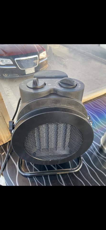 السلام عليكم
عجانه 6 لتر وهيتر تدفئه اصلي كلهن مامستخدمهن
عجانه ب70 الف
وهيتر ب30 الف
رقمي ***********
