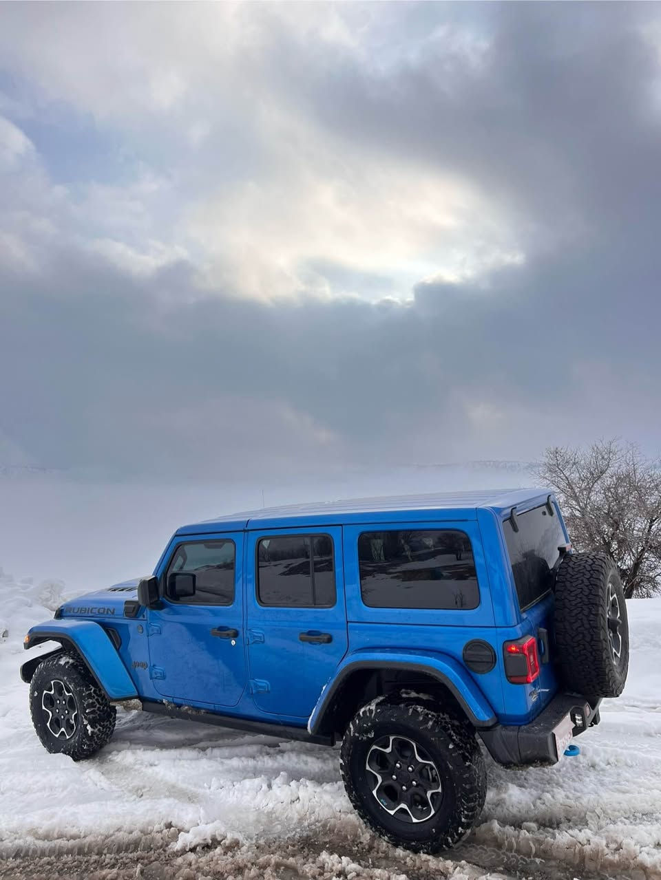 جيب رانگلر مواصفان روبيكون ٢٠٢٣
هايبرد، كهربائي، بنزين - 4Xe 
جملغ و اقل من نص بوند صبغ بدون دواخل بدون شاصي، ارباك ستيرن مرجع بلادي ،ماشية ٤٢٠٠٠ مايل ، مواصفات روبيكون معروفه فول فول ، بدون رقم باقي ترقيم ٩٠ أيام ، موجود بدهوك 
*********** 
سعر ٢٩٨$ دهوك, العراق
