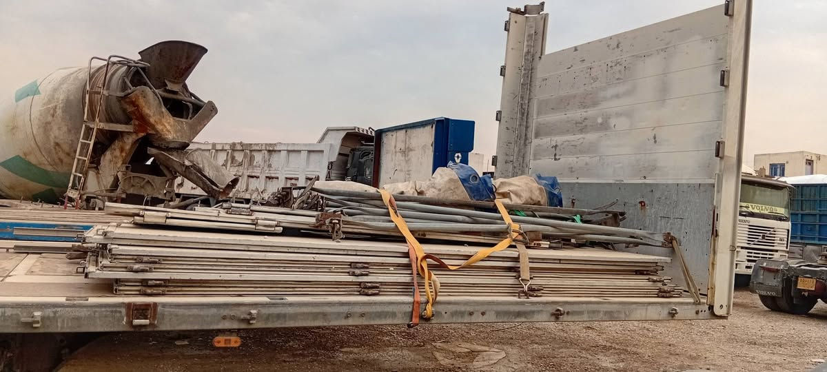 السلام عليكم عربامه اوربيه شمتز منفيس جادر شاصي كرنفايس جديده *********** بغداد جرف النداف معرض ابن المدائن
