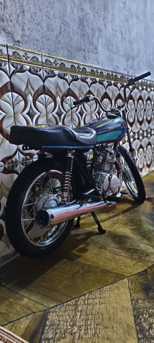 للبيع كله جديد بس مكينه مستعمله دراجه حلوه 650او بيه مجال حك جيه شراي بخدمته ***********
