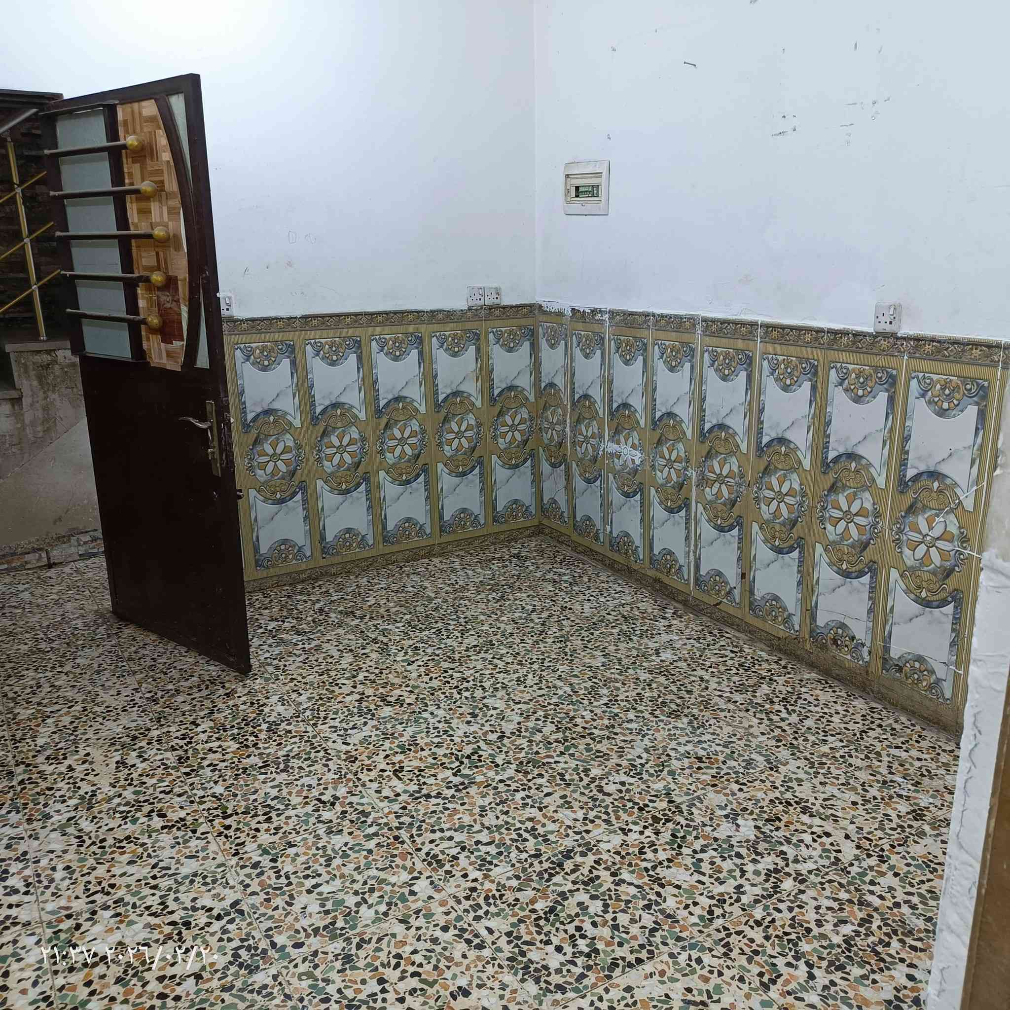 السلام عليكم شقة للايجار في الدولعي قرب المستوصف الصحي الي ابصف جامع الامام علي عليه السلام الفرع الي قبله الي بي متوسطة مسلم بن عقيل عليه السلام اخر عمارة ركن مقابل سوك حجي كاظم الشقة طابق اول عبارة غرفة وصالة ابصفه المطبخ وخدمات درج العمارة مرمر خط سحب موجود تانكي مي معزول الايجار 250 الف وبيها مجال للاتصال ***********
