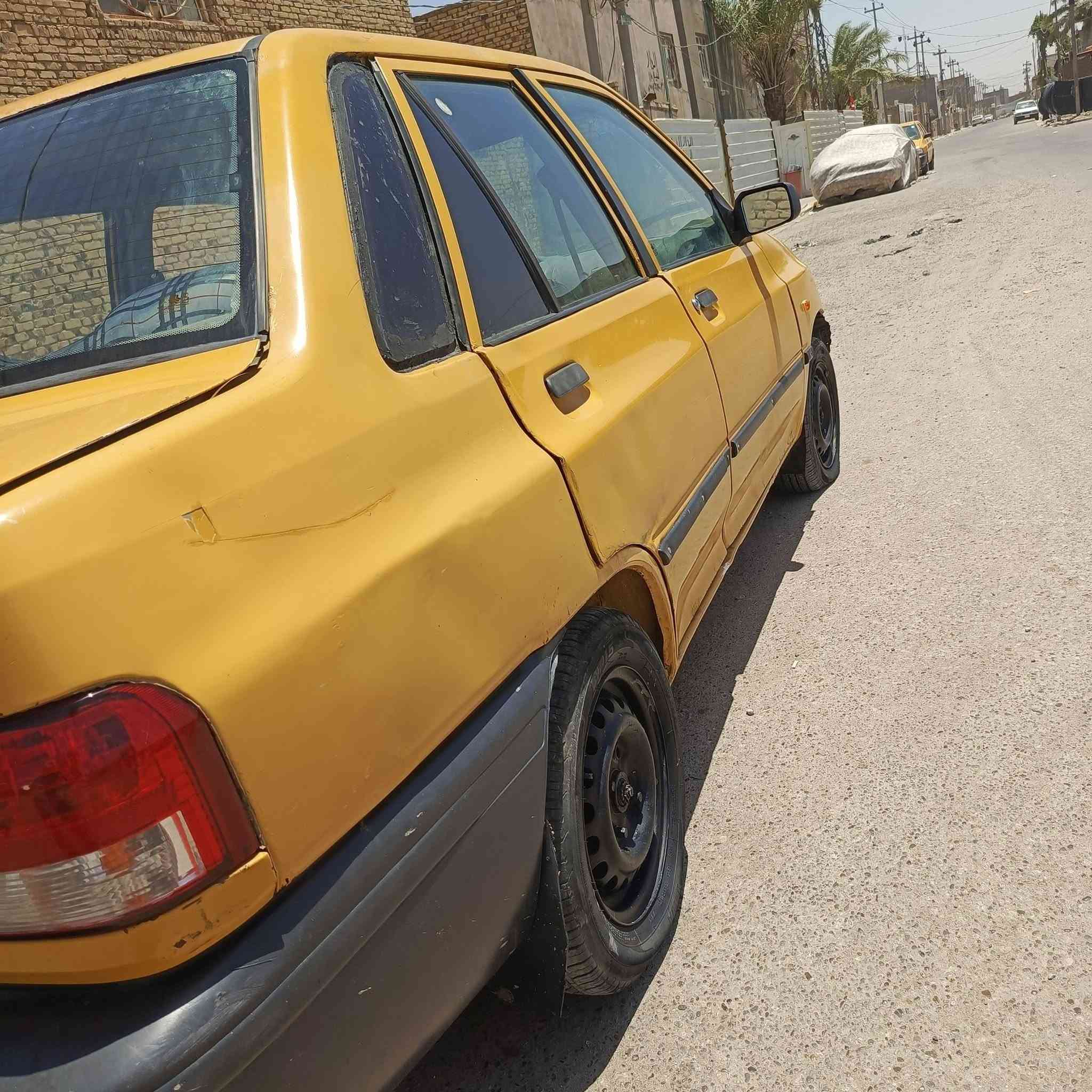 سنويه لل 2027 رقم بغداد الجديد 
مالكه موجود ويريد مداور 
سعره 20$
كير مكينه نضيفات 
تخم تاير جديد 
حداديه جديدة
غرفه نضيفه
كرهبائية كله شغاله من الطول لطول 
مكاني ديوانيه حي العسكري جامع زين العابدين رقم ***********

