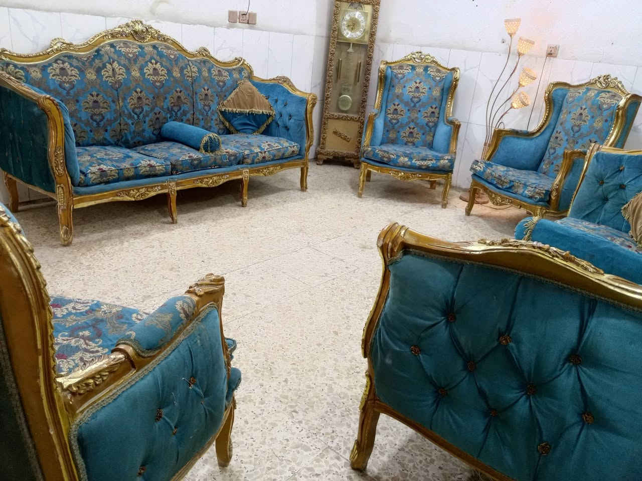 تخم زان مصري نظيف جدا 10مقاعد ب340الف وبي مجال المكان الوشاش *********** يوجد توصيل بكروة يوجد واتس اب
