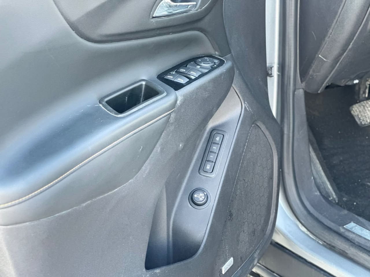 سلام عليكم
مديل 2024 
ماشيه 3000 الف 
سونار بالمنشور 
فول للاخير 
مكانها بسمايه 
*********** 
السعر 143 ورقه
