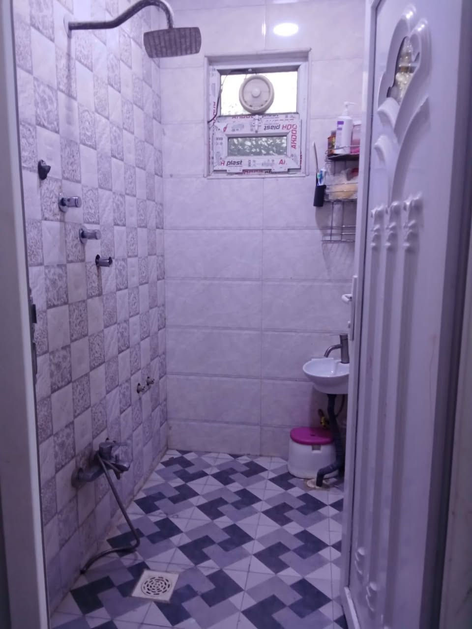 السلام عليكم ورحمة الله وبركاته
بيت للبيع ١٠٠ م طابو زراعي سند 25
بغداد الكماليه قرب ابو علي الدراجي بكاع اخت ابو رشاد كافة الخدمات
سعر مناسب للإستفسار الاتصال ***********
مع أرض مساحة ١٠٠ م
