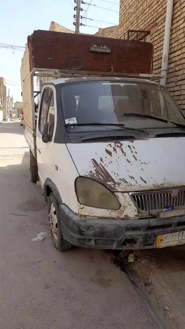 روسيه حمل للبيع مكينه كاز مسكر دشالي مو زنجيل  ٣٠٠٠ / مكينه وكير واكسن وشاصي مكفول تخم تاير جديد . رقم الماني سنويه منتهيه .السياره يحتاجلها تعديلات بسيطه مثل صبغ محجرها وهيج شي . المحجر معلي ٨٠ سم فوك المحجر مثل ماواضح بالفيديو . شباب تره اكدر اصبغها واغسلها واجنمزها علكولتهم بس ماتسوه . الجناي يجني وهو يرتب علسيارته .  
السعررررررر ٣٥ وبيها مجال حك الجيه شباب . 
 العنوان ناصريه مركز 
للاستفسار وتساب *********** .
