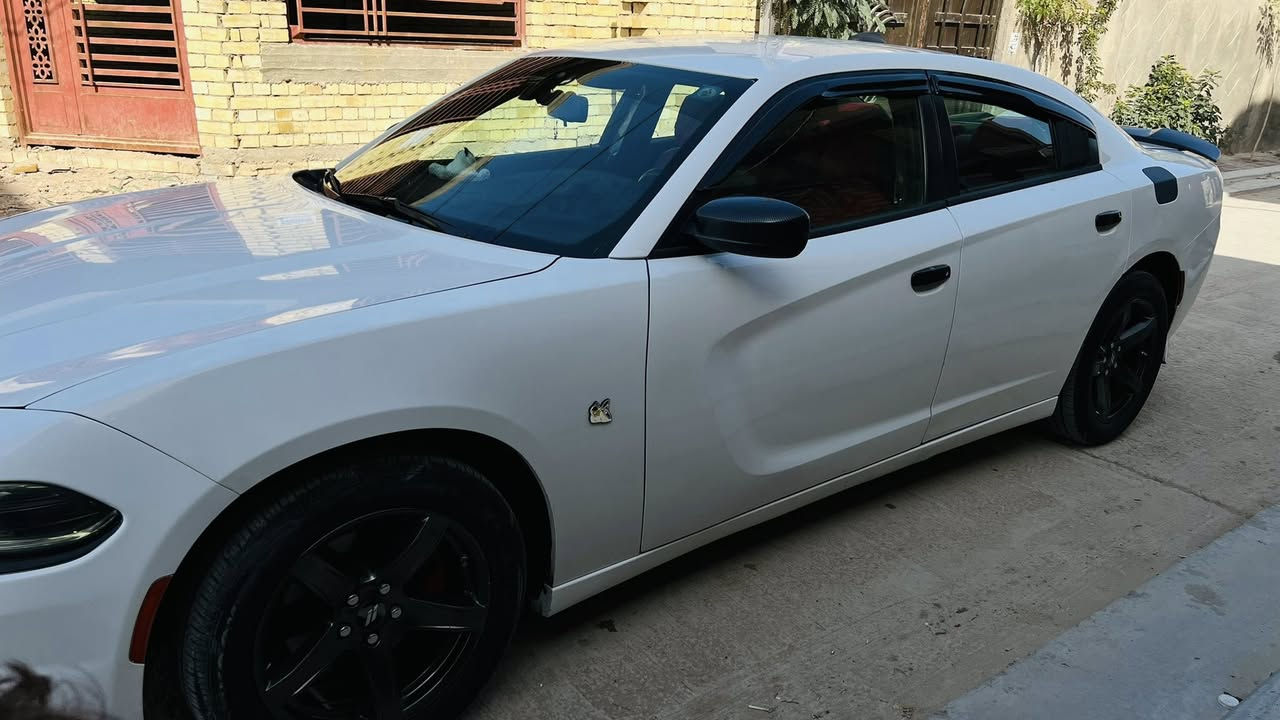 السلام عليكم
جارجر 2016 
بغداد باسمي ماشيه 200 
بجم كبس الحادث موضح 
داخل احمر 
شاشه كبيره 
حساسات خلفيه 
وعليها اضافات 
مكاني كربلاء 
السعر 180 
***********
