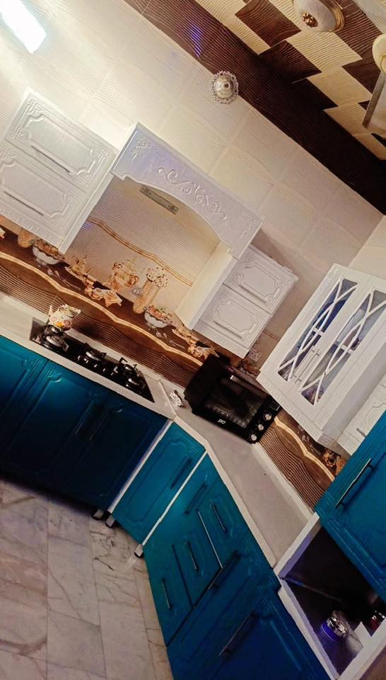 سلام عليكم بيت للبيع في حي القدس المساحة 130 متر حديقه خارجيه.صحيات عدد3خارحيه .وبالطالق الاول وبالطابق الثاني. واساله صغيره مخزن فوك بالطابق الثالث للاستفسار رقم الهاتف ***********واتس
