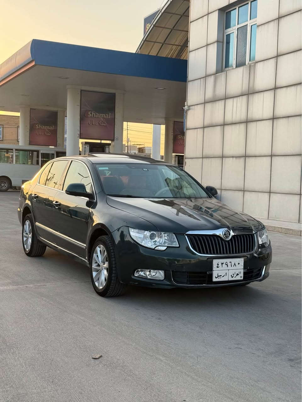 ( ***********)
SKODA SUPAR B 2011
(نرخی ٦٢ وەرەقە و مەجال )

(گێڕ تۆماتیکی ٦ گێڕە )
مەکینە ٢.٠ تۆڕبۆیە ٤ پستۆنە 

کێڕ و مەکینە و تەبریت بە شەرتە 

سەیارەکە خەلیجە قەپات مواسەفاتە 

سێ پارچەی لەسەر کاڵ بونەوە خۆم سبوخم کردوە 
سەیارەکە دەحمی نیە بەشەرت 
پێش و پشتی کەپسە  ئێڕباگی نەتەقیوە بە شەرت 

سەنەوی بەسەرچوە بە ناوی خۆمانە 

سەیاتەکە قەپات مواسەفاتە :- 
١-تۆماتیک 
٢-سلایت وە سلایتی تاقەشەمسیە بۆ زۆە شت بەکار دێت ئەو تاقە شەمسیە 
٣-کوشن هیتەر 
٤-سندوق بە دوو شێواز دەبێتەوە بە کاملی وە بەس سندوق 
٥-تحدید سورحە 
٦-ڤۆلیۆم 
٧-تراکشن 
٨-لایت حەدەسە زینۆن 
٩-فلجە ئەوتۆ 
١٠ زۆر مواسەفاتی تر 

T.B سەیارەکە کەمیک کاڵبونەوەی هەیە 

نرخی ٦٢ وەرەقە و محامەلە 
سەیارەکە لە هەولێرە 
(*********** ) واتس ئاپ و ڤایبەری لە سەرە أربيل, العراق
