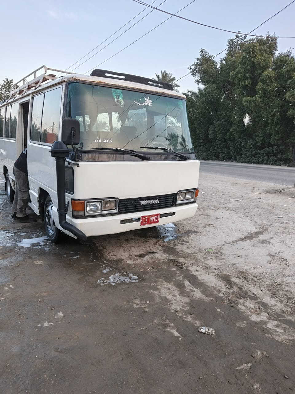 عليكم سياره كوستر عريض للبيع مكـينه ونجي حديث 2000مكينه وكير أحسن شرط الاستفسار فقط ع الخط ***********
