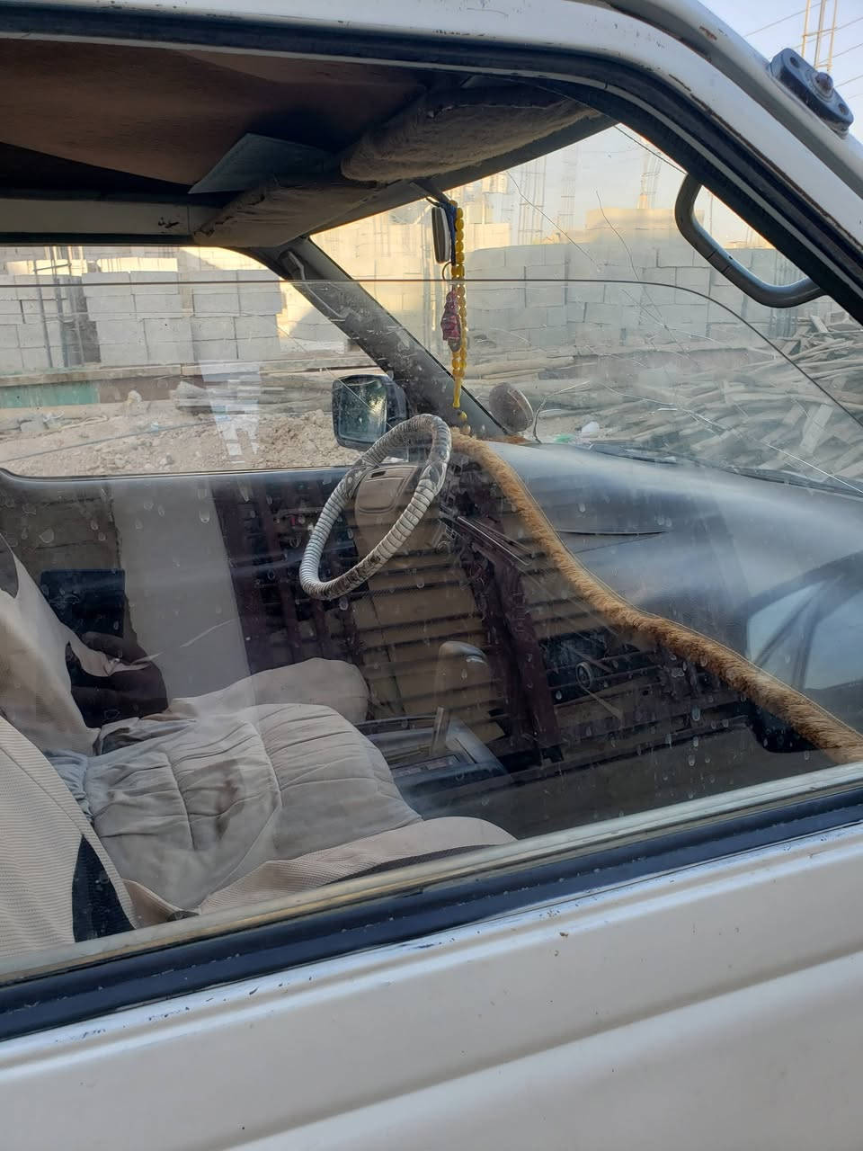 سيارة نظيفه جدا للبيع او مراوس بسيارة  بوز ۔انا مكلف بالنشر ، السعر ٣٥ وبيها مجال قليل  الاتصال على الرقم ، ***********
